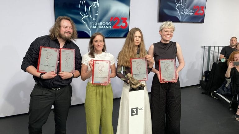 Sie können sich über Ihre Preis freuen: Martin Piekar, Anna Felnhofer, Valeria Gordeev und Laura Leupi (Foto: Tischer)