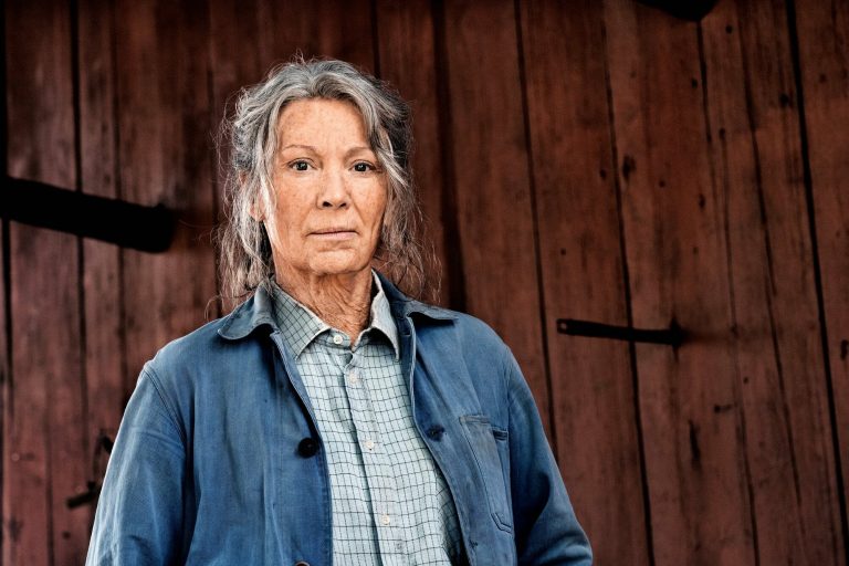Iris Berben spielt die ältere und alte Vera Eckhoff in der Romanverfilmung »Altes Land« von Dörte Hansen. (Foto: ZDF/Mathias Bothor)
