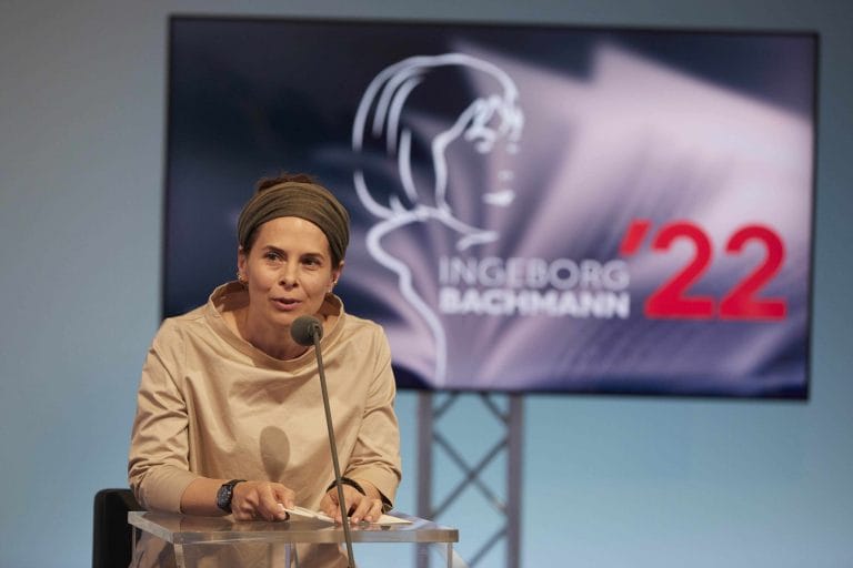 Die Wahrheit ist eine Zumutung: Anna Baar hält die Klagenfurter Rede zur Literatur (Foto: ORF/Johannes Puch)