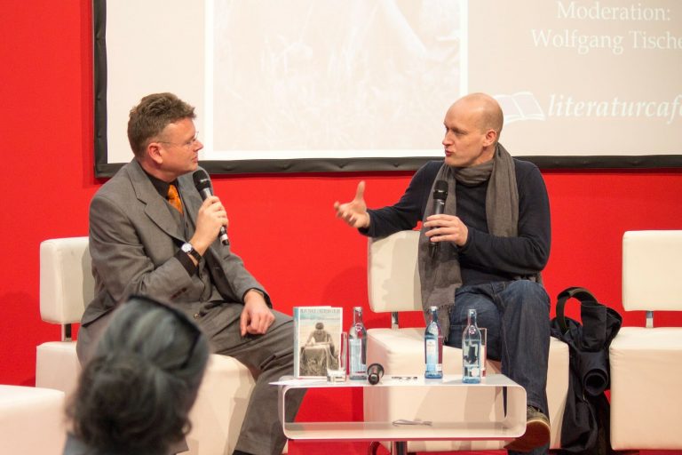 Arno Geiger (rechts) im Gespräch mit Wolfgang Tischer auf der Leipziger Buchmesse 2018