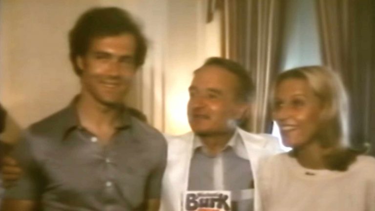 Franz Beckenbauer mit Gattin bei der Buchpremiere von Michael Burk (Mitte) in New York (Quelle: YouTube)
