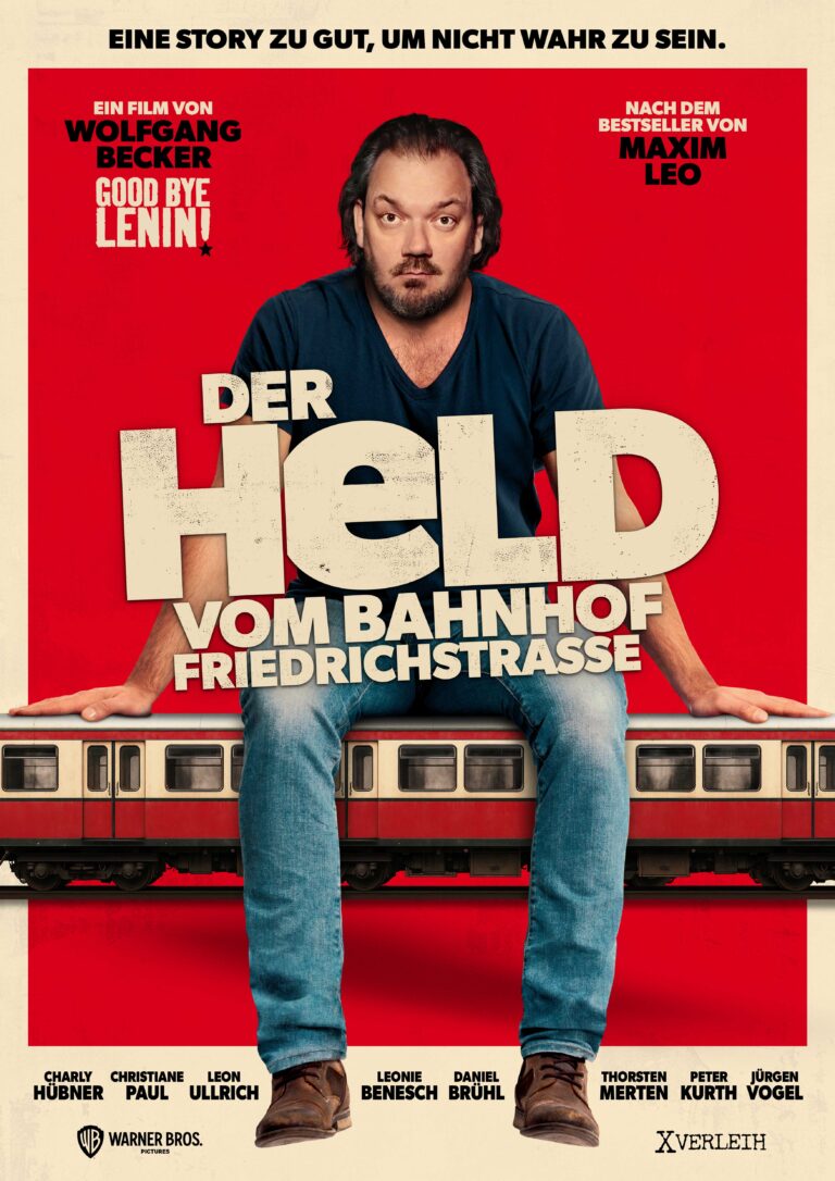Der Held vom Bahnhof Friedrichstraße. Ab 11. Dezember 2025 im Kino (Foto: X Verleih)