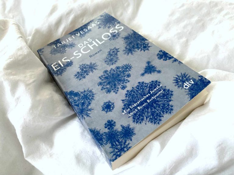 Das Eis-Schloss von Tarjei Vesaas in der Taschenbuchausgabe bei dtv