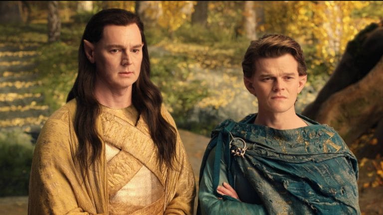 Hauptsache die Haare schön: Benjamin Walker als High King Gil-galad und Robert Aramayo als Elrond (Foto: Amazon Prime)