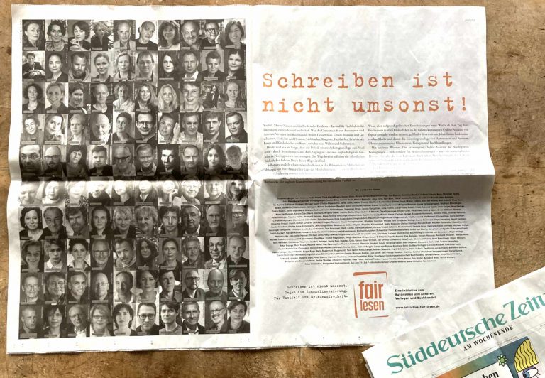Mit einer zweiseitigen Anzeige, die am Wochenende 16./17.10.2021 in der Süddeutschen Zeitung und der FAZ erschienen ist, protestieren Autorinnen, Autoren, Verlage und Buchhandlungen gegen eine staatlich verordnete »Zwangslizenzierung« von E-Books für öffentliche Bibliotheken. Sie sehen ihre wirtschaftliche Existenzgrundlage bedroht.