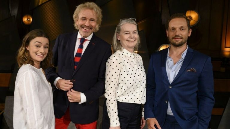 Die zweite Sendung »Gottschalk liest?« mit Johanna Adorján, Thomas Gottschalk, Marlene Streeruwitz und Friedemann Karig (Foto: BR)