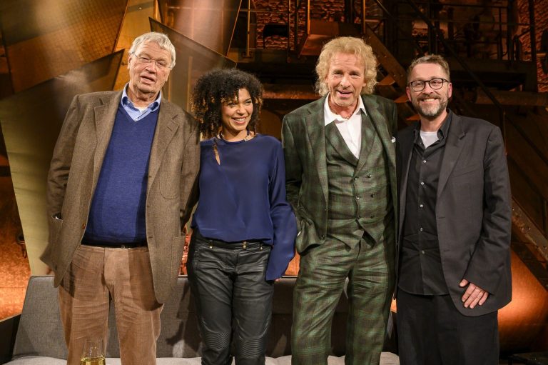Zu Gast bei Thomas Gottschalk (Mitte) waren der Kabarettist Gerhard Polt (links) sowie die Autoren Jackie Thomae und Jan Weiler (Foto: BR/Ralf Wilschewski)