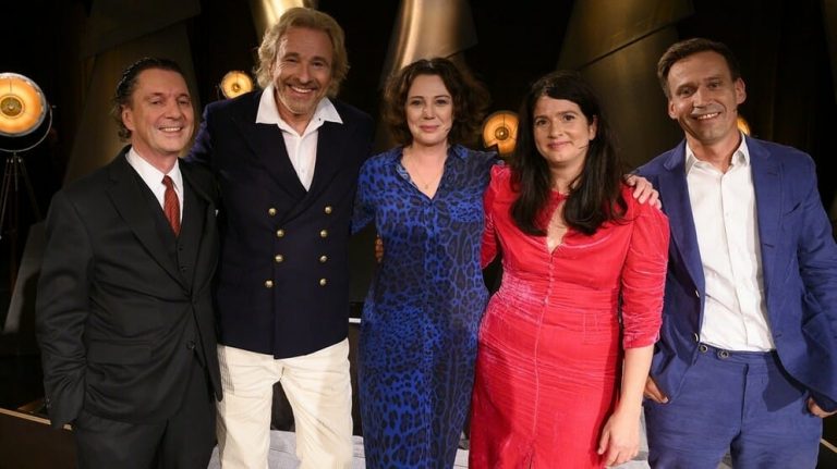 Oben auf der Bestsellerliste (von links): Martin Suter, Thomas Gottschalk, Ildikó von Kürthy, Karen Köhler und Volker Weidermann (Foto: Bayerischer Rundfunk)