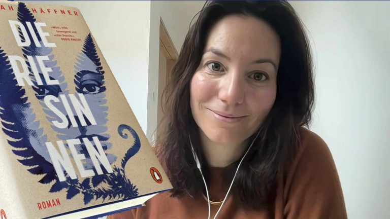 Autorin Hannah Häffner beim Podcast-Gespräch über ihren Roman »Die Riesinnen«