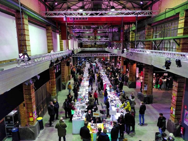 Es soll kein Buchmesse sein, aber es ist ein guter Ersatz: die (sic!) buchmesse_popup im Werk 2 in Leipzig (Foto: Isa Tschierschke)