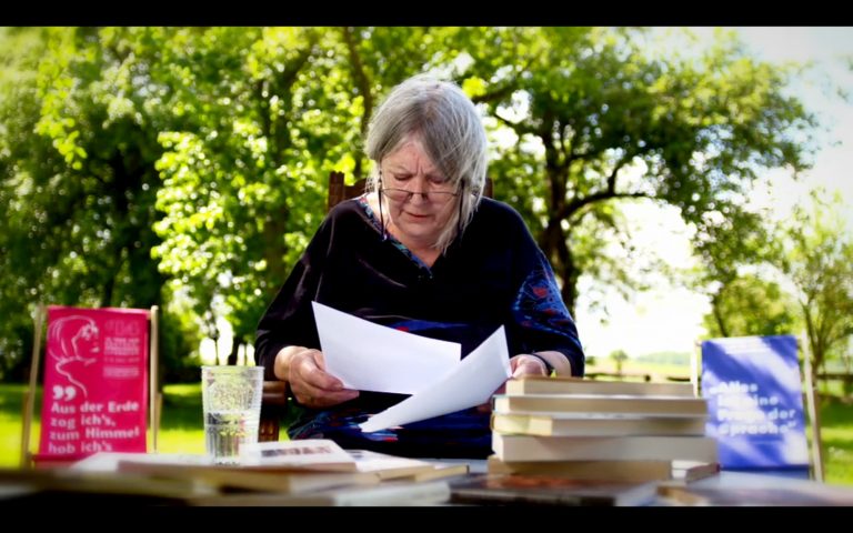 Definitiv preisverdächtig: Mit Helga Schubert begann der zweite Lesetag (Foto: Screenshot/ORF)