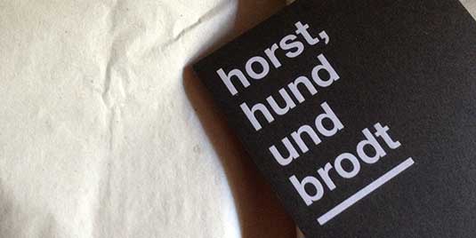 host, hund und brodt - nur die Postkarte, das Buch ist im Papier darunter eingewickelt