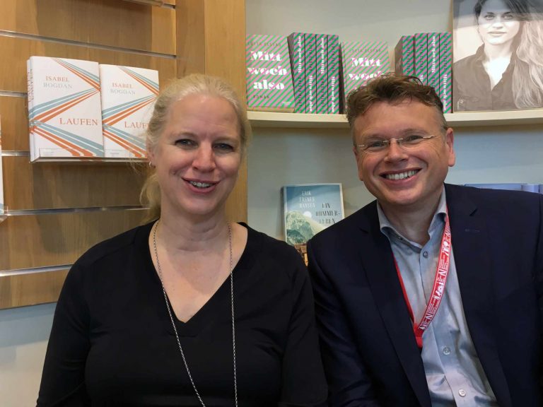 Isabel Bogdan und Wolfgang Tischer bei ihrem ersten Gespräch auf der Frankfurter Buchmesse 2019