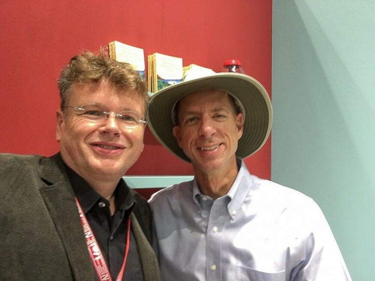 Stets mit Hut auf Abenteuersuche: John Strelecky (rechts) und Wolfgang Tischer vom literaturcafe.de