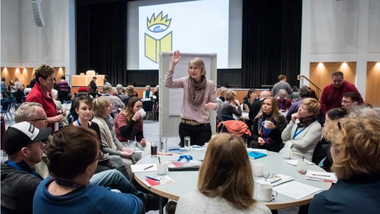 Tischgespräche auf der Leipziger Autorenrunde (Foto: Leipziger Buchmesse)