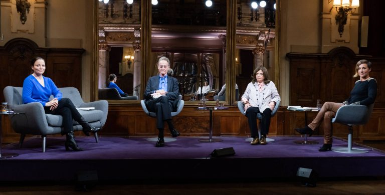 Die Besetzung des Literarischen Quartetts vom 09.10.2020: Thea Dorn, Bernhard Schlink, Sibylle Lewitscharoff und Juli Zeh. (Foto: ZDF/Jule Roehr)