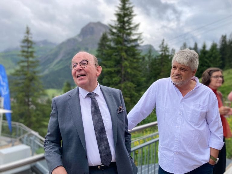 Eröffnungsredner Denis Scheck (links) und Autor und Literaricum-Mitinitiator Raoul Schrott (Foto: Tischer)