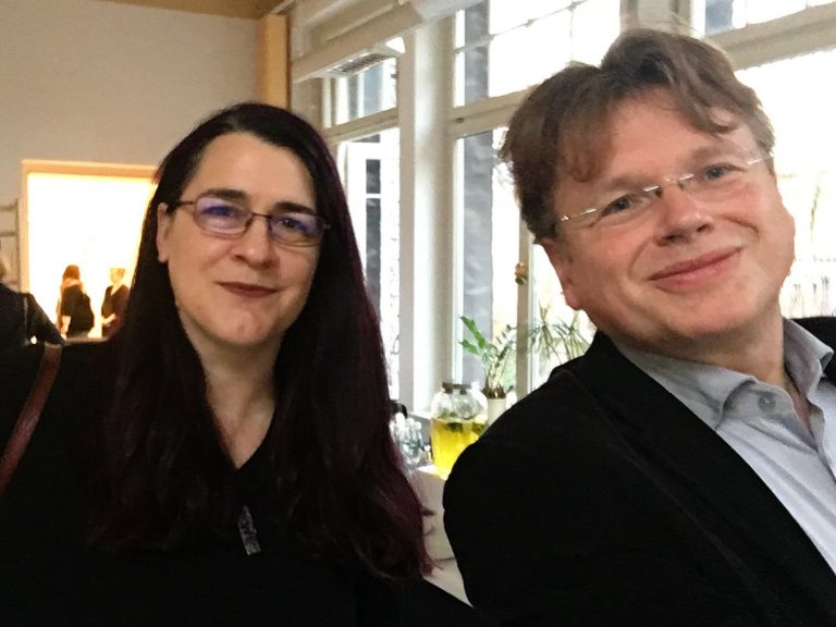 Die VS-Vorsitzende Lena Falkenhagen und literaturcafe.de-Herausgeber Wolfgang Tischer bei der Tagung des Deutschen Literaturfonds in Leipzig