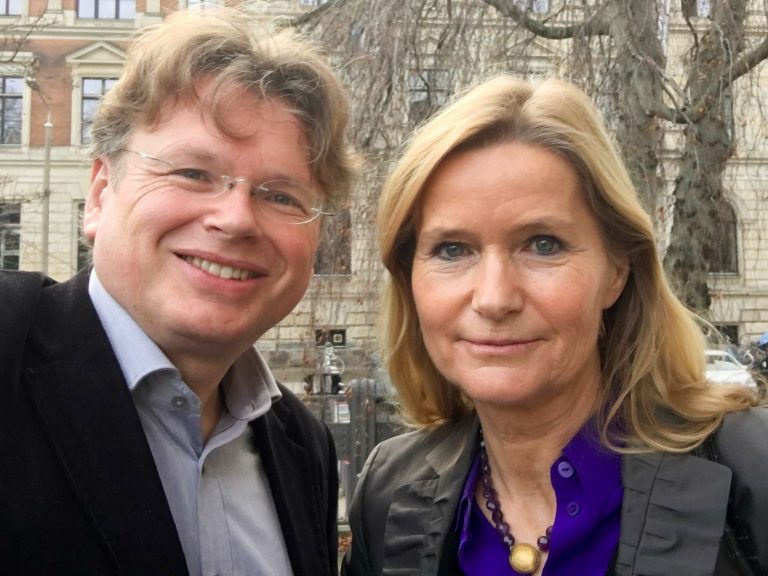 Wolfgang Tischer sprach mit der Literaturkritikerin Meike Feßmann über Fake und Fiktion