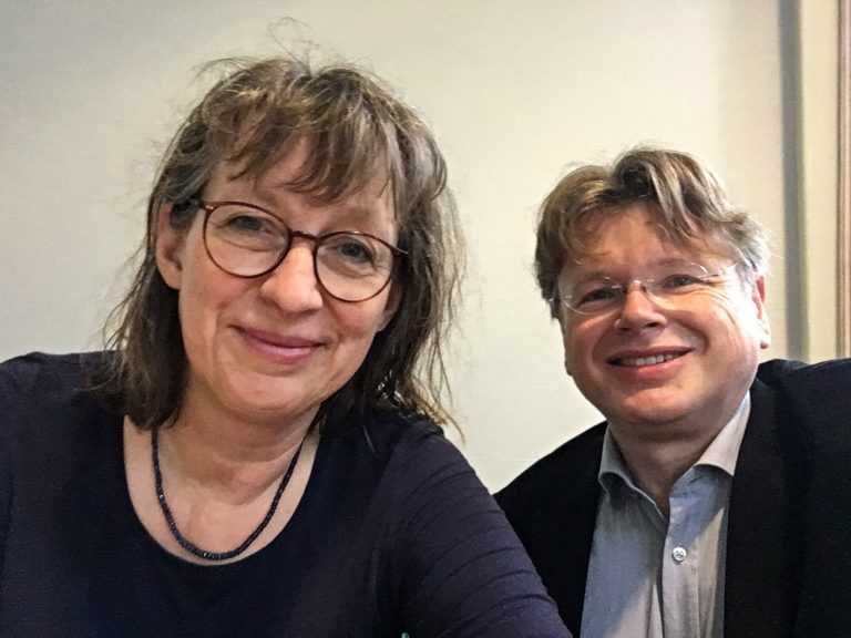 Susanne Fischer, Vorstandsmitglied des Deutschen Literaturfonds und Wolfgang Tischer vom literaturcafe.de im Gespräch