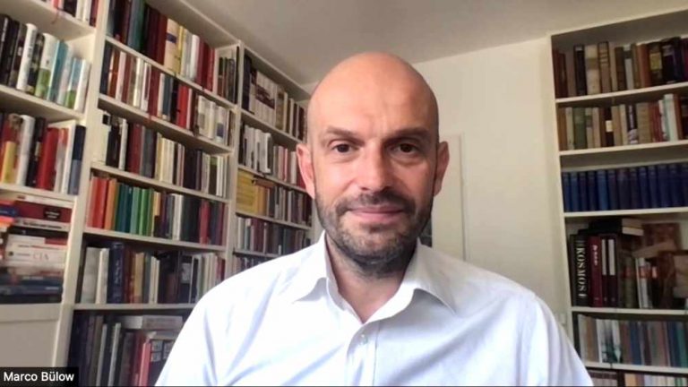 Marco Bülow, Bundestagsabgeordneter und Buchautor, beim Zoom-Gespräch für den Podcast des literaturcafe.de (Screenshot)