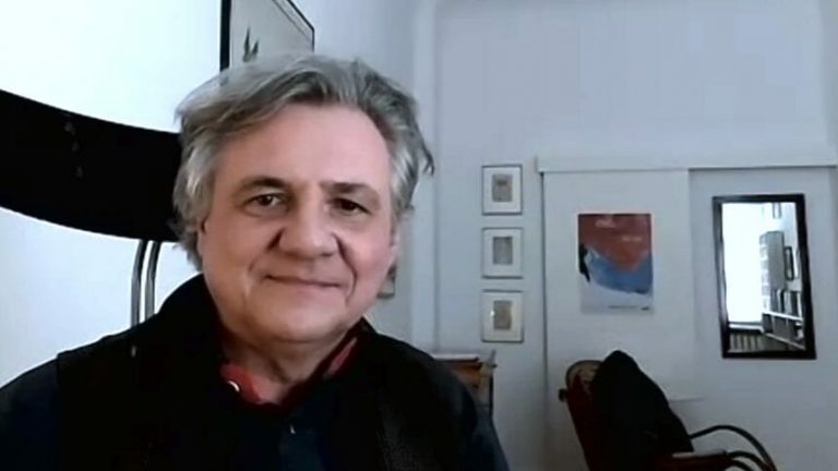 Michael Maar, per Zoom aus seinem Arbeitszimmer für den Podcast des literaturcafe.de zugeschaltet (Screenshot)
