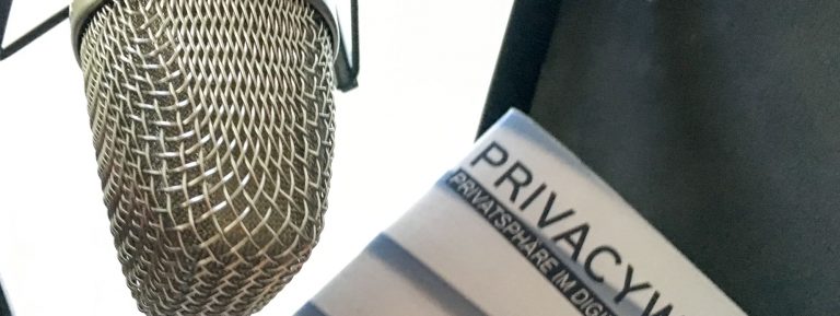Hörtipp zum Welttag des Buches: Über Rosen, Privates, das Schreiben und Veröffentlichen
