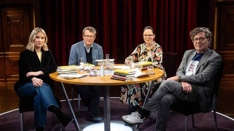 Die Besetzung des Literarischen Quartetts vom 7. Februar 2025 (von links): Mara Delius, Adam Soboczynski, Thea Dorn und Franzobel (Foto: ZDF/Kosei Takasaki)