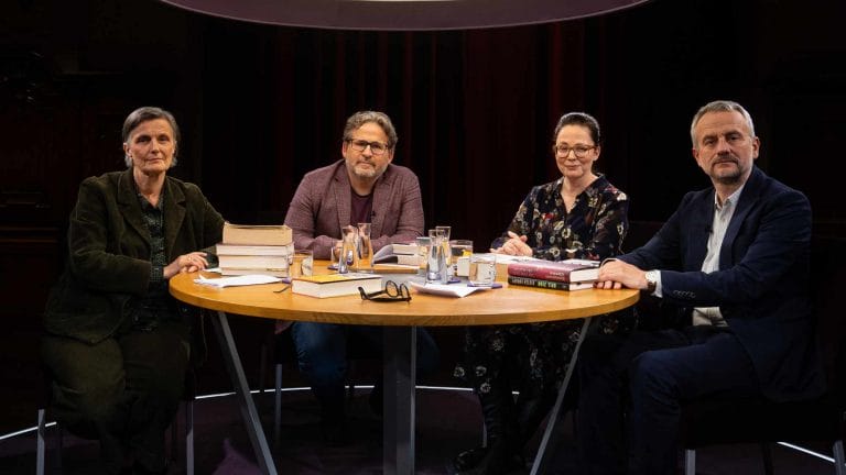 Die Besetzung des Literarischen Quartetts vom 16. Mai 2025 (von links): Iris Radisch, Wolfram Eilenberger, Thea Dorn und Hilmar Klute (Foto: ZDF/Kosei Takasaki)