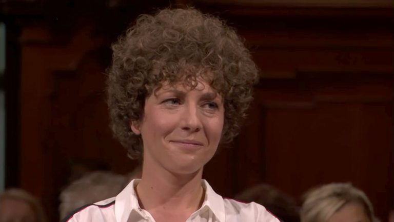 Reden wir nicht über Frisuren, sondern über Buchkritik (Foto: ZDF)