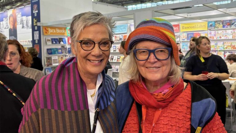 Die scheidende Vorsteherin des Börsenvereins des Deutschen Buchhandels Karin Schmidt-Friderichs und Barbara Fellgiebel