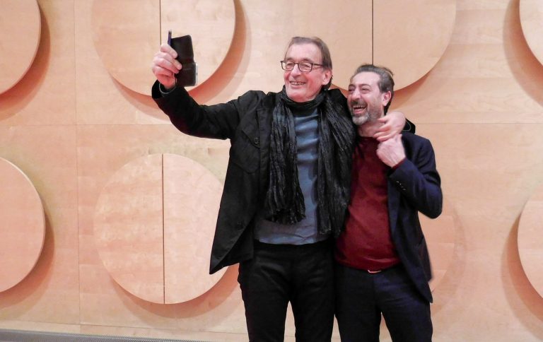 Ausgelassen nach der Premiere-Lesung: Wolfgang Schorlau (links) und Claudio Caiolo