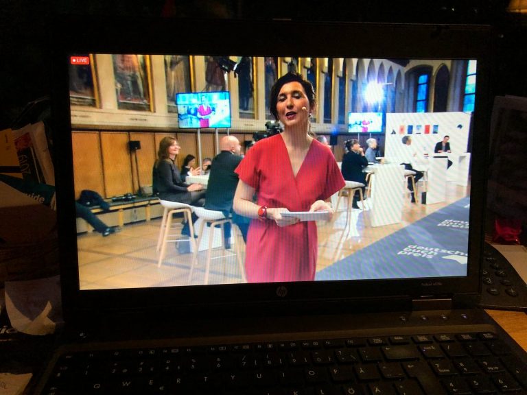Cecile Schortmann moderiert im Kaisersaal und in meinem Notebook