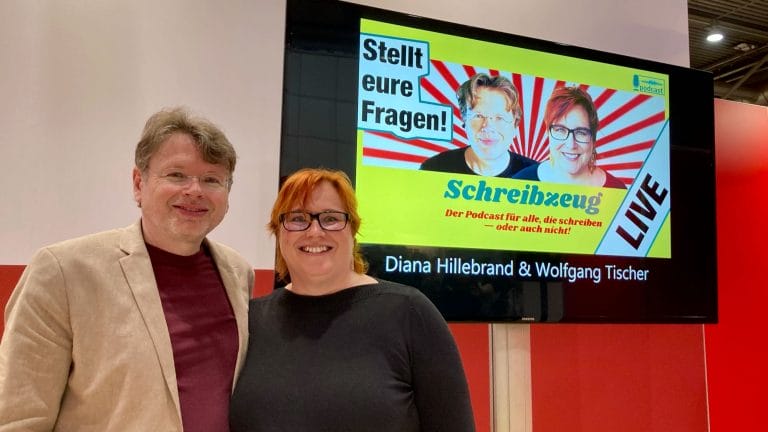 Diana und Wolfgang bei der Live-Aufzeichnung des Schreibzeug-Podcast auf der Leipziger Buchmesse 2023