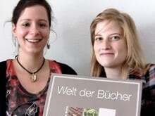 Sarah und Rebecca haben für literaturcafe.de das Spiel »Welt der Bücher« getestet