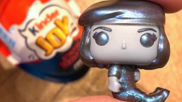 Eleven aus ›Stranger Things‹ als Funko-Pop-Figur aus dem Kinder Joy Überraschungsei (Foto: literaturcafe.de)