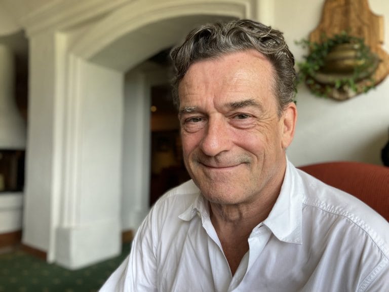 Schauspieler Thomas Sarbacher beim Literaricum Lech nach der Lesung von »Bartleby, der Schreiber« (Foto: Tischer)