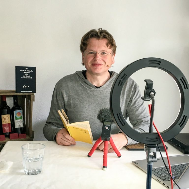 Wolfgang Tischer hat sieben Stunden lang den kompletten Hyperion live im Web vorgelesen. (Foto: literaturcafe.de)