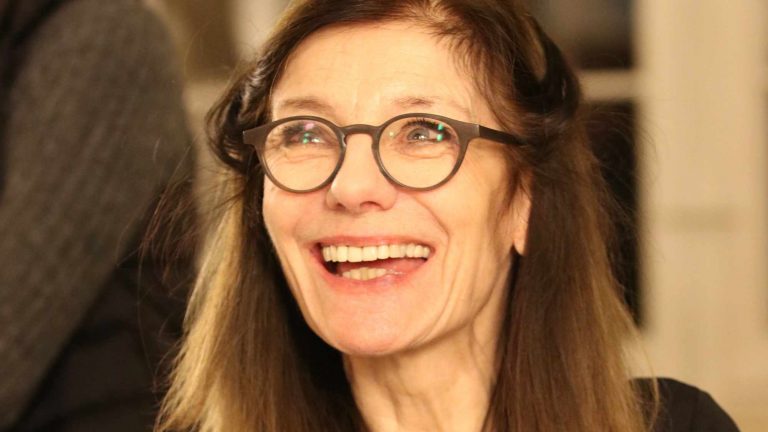 Ursula Krechel 2019 beim Signieren im Anschluss an die Verleihung des Jean-Paul-Preises | Foto: Amrei-Marie / CC BY-SA 4.0 via Wikimedia Commons